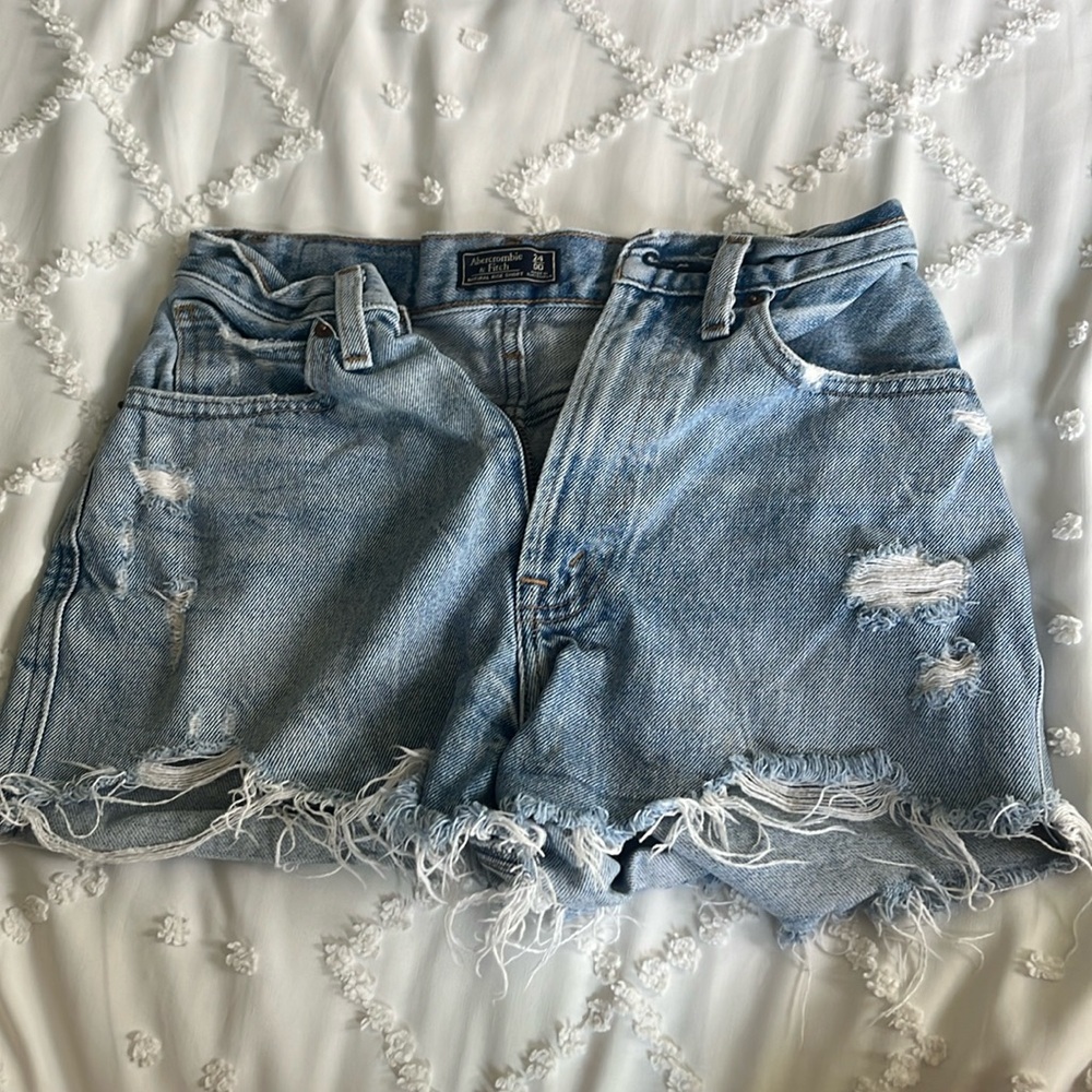 Abercrombie natural rise women’s short worn few times